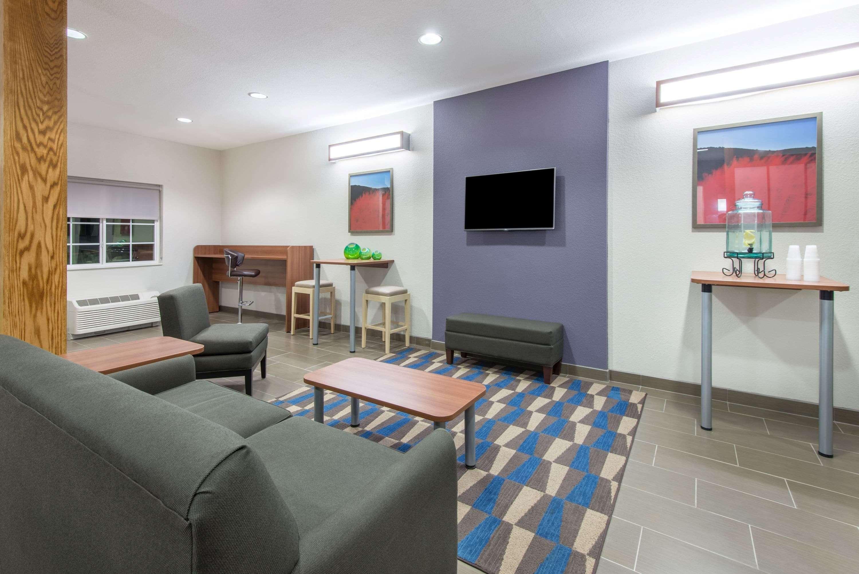 Microtel Inn & Suites By Wyndham Cadiz Exterior foto
